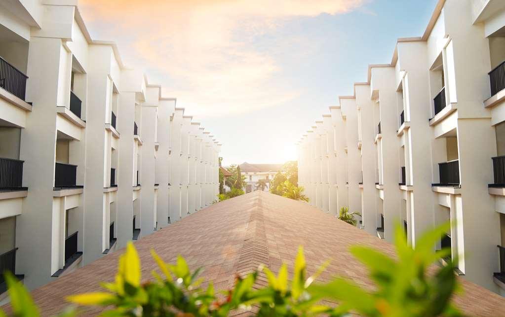Отель Park Regis Kuta Кута Экстерьер фото